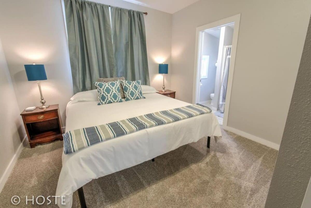 *h New!* Centrally Located 3bdrm Traveler's Near Downtown Apartment