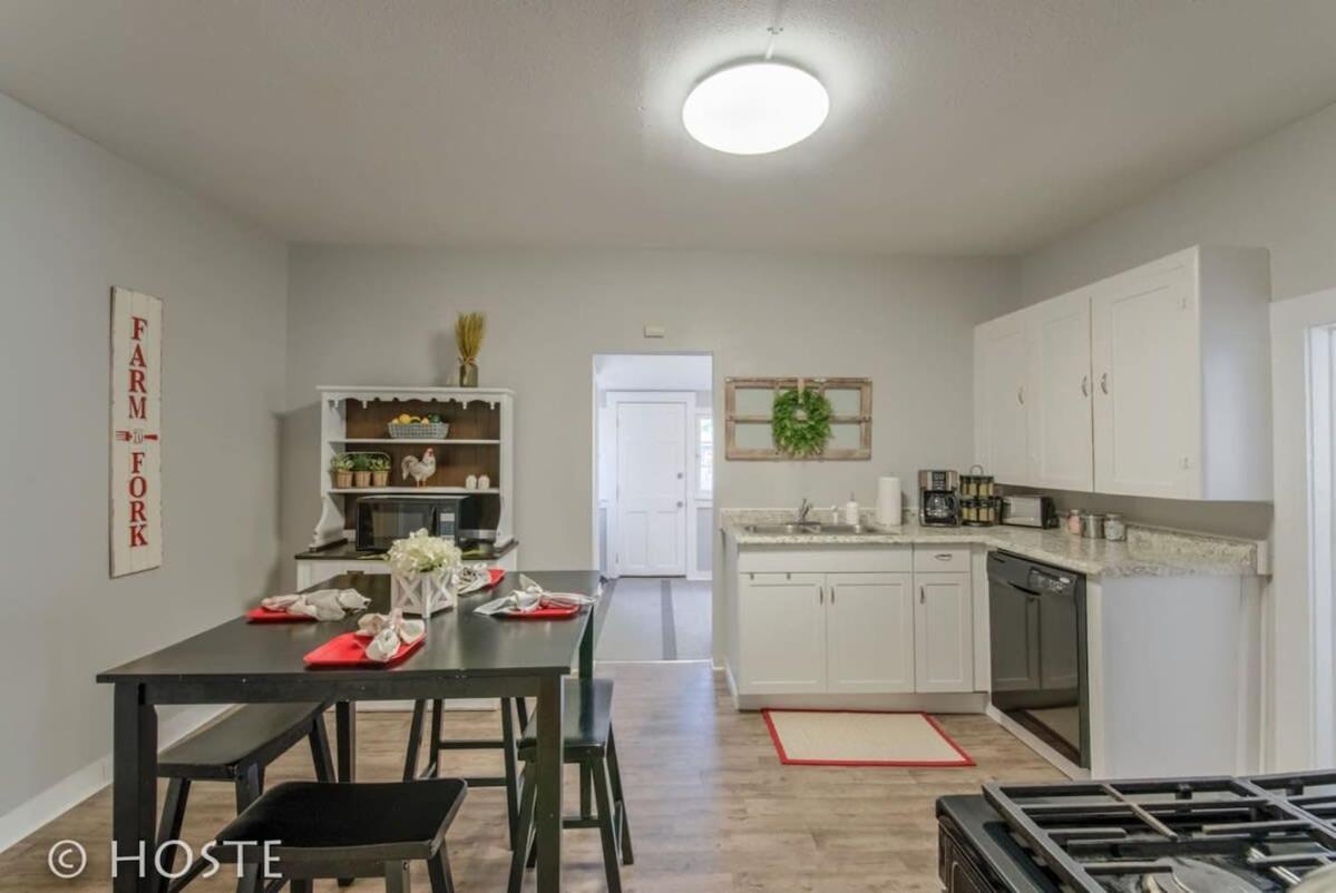 Apartment *h New!* Centrally Located 3bdrm Traveler's Near Downtown *
