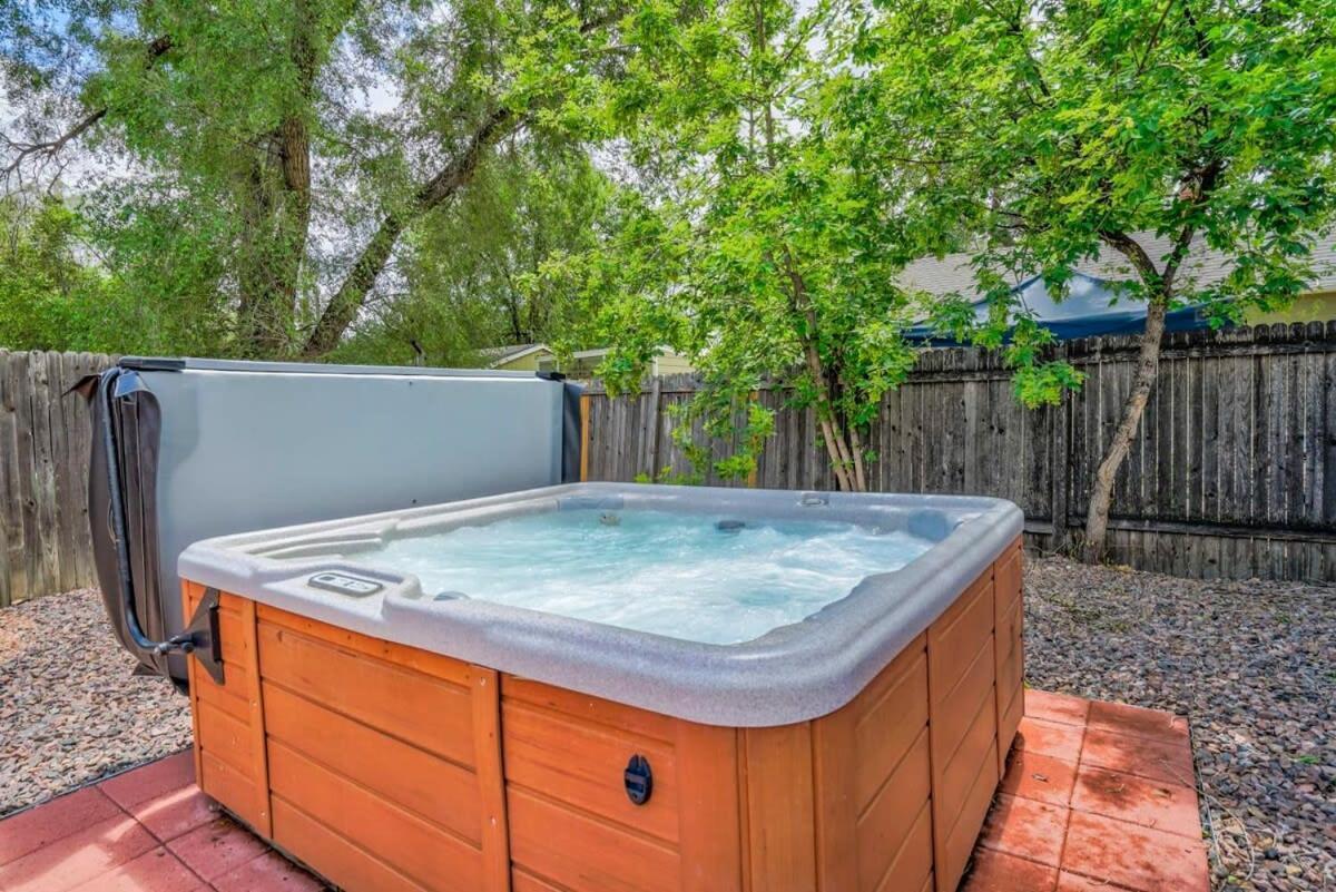 *h New!* Centrally Located 3bdrm Traveler's Near Downtown Apartment Colorado Springs