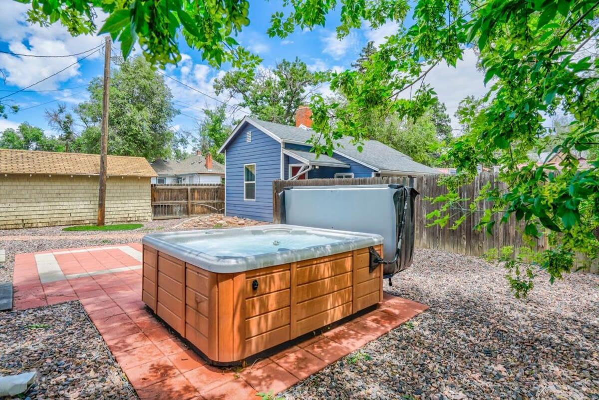 *h New!* Centrally Located 3bdrm Traveler's Near Downtown Apartment Colorado Springs
