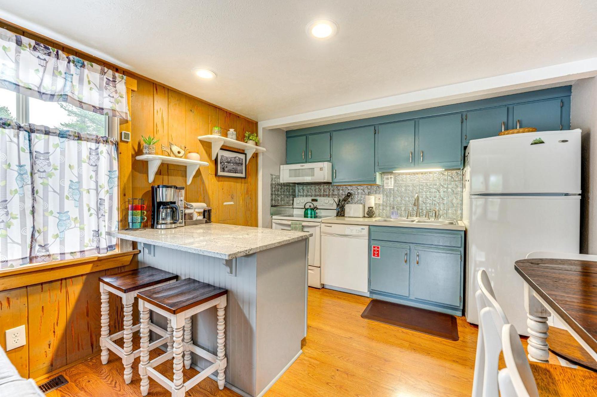 Apartment With Deck And Views About 3 Miles To Rmnp Estes Park
