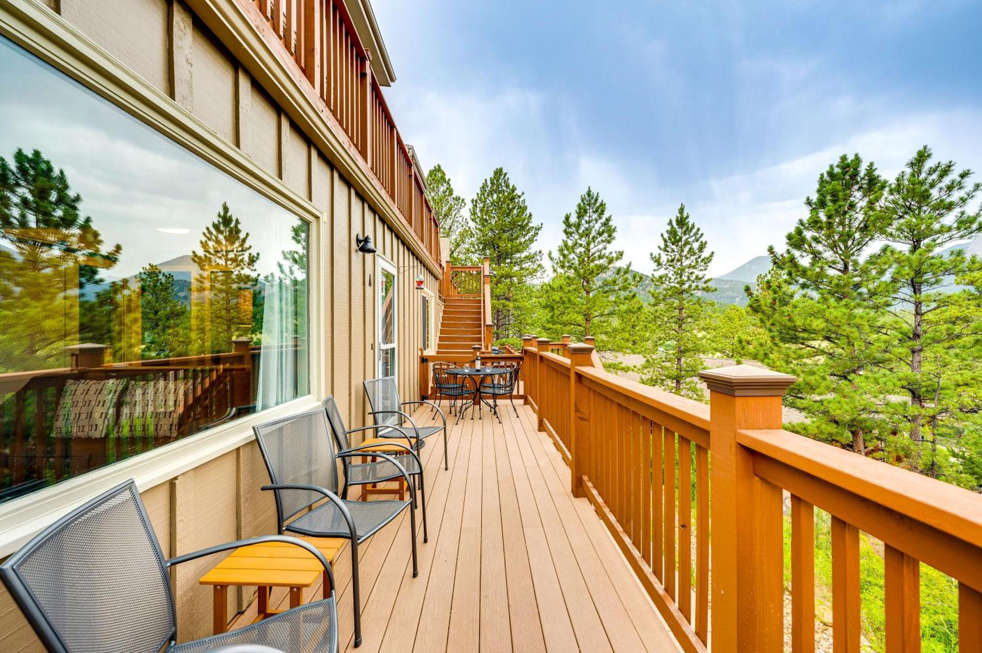 With Deck And Views About 3 Miles To Rmnp *