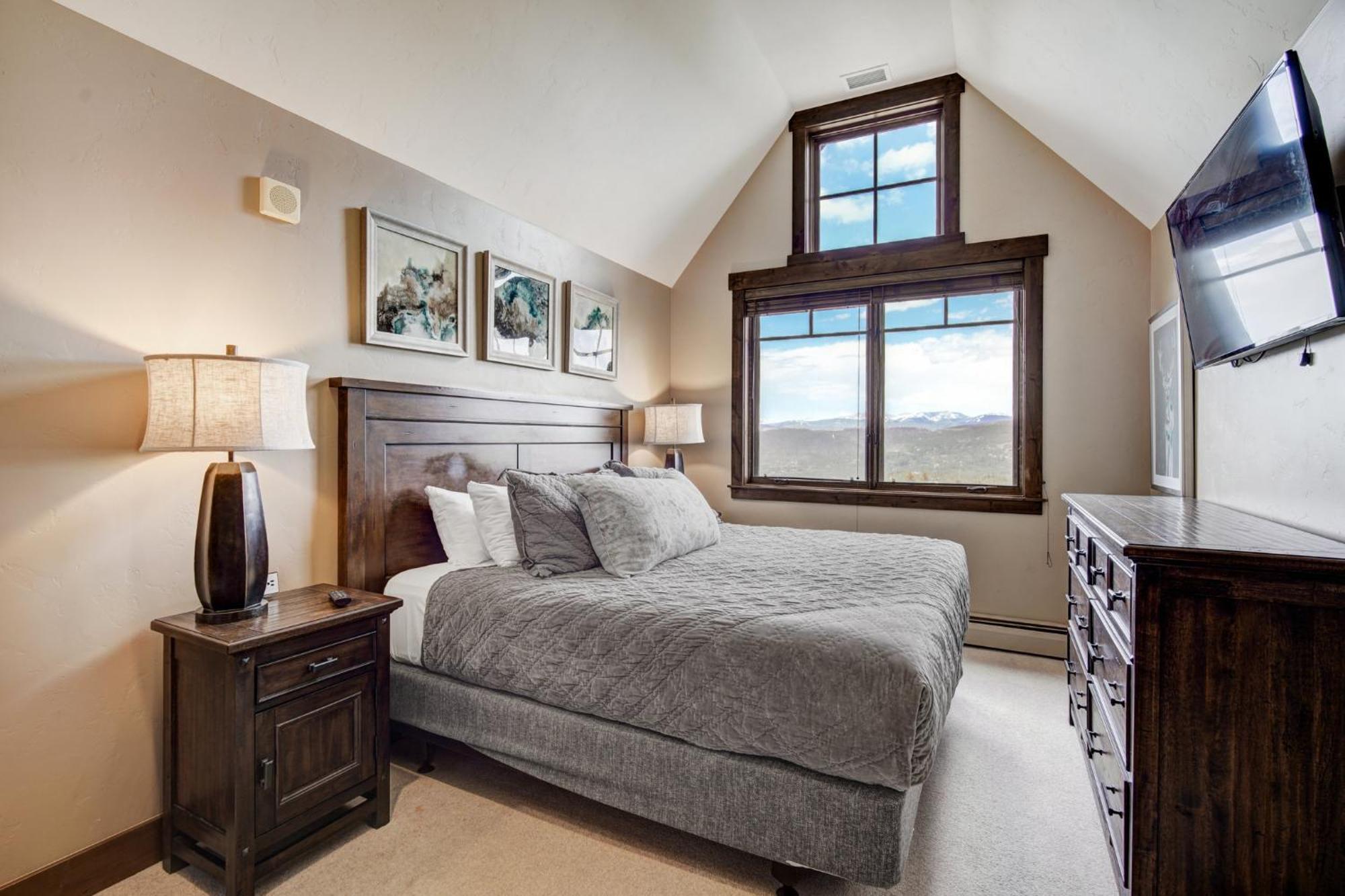 Crystal Peak By Vail Lodge