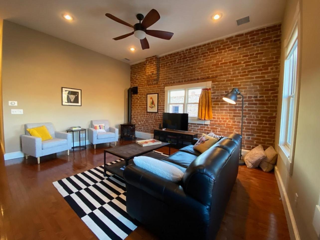 Ednas Place, Downtown Holiday home *