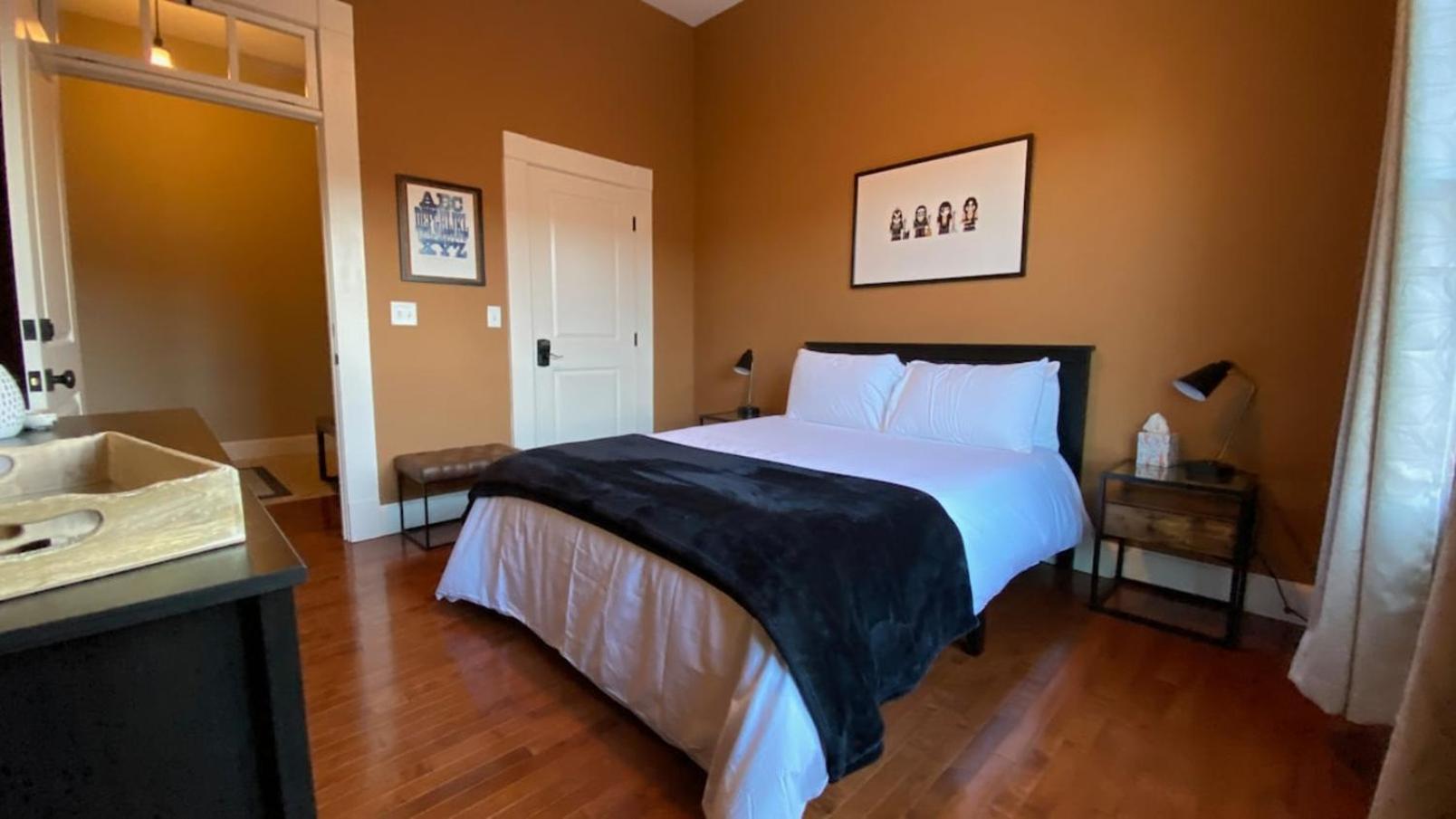 Ednas Place, Downtown * Salida
