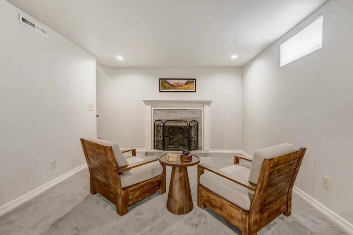 Jumpshot Junction Hoops & Fire Pit Haven Holiday home Colorado Springs