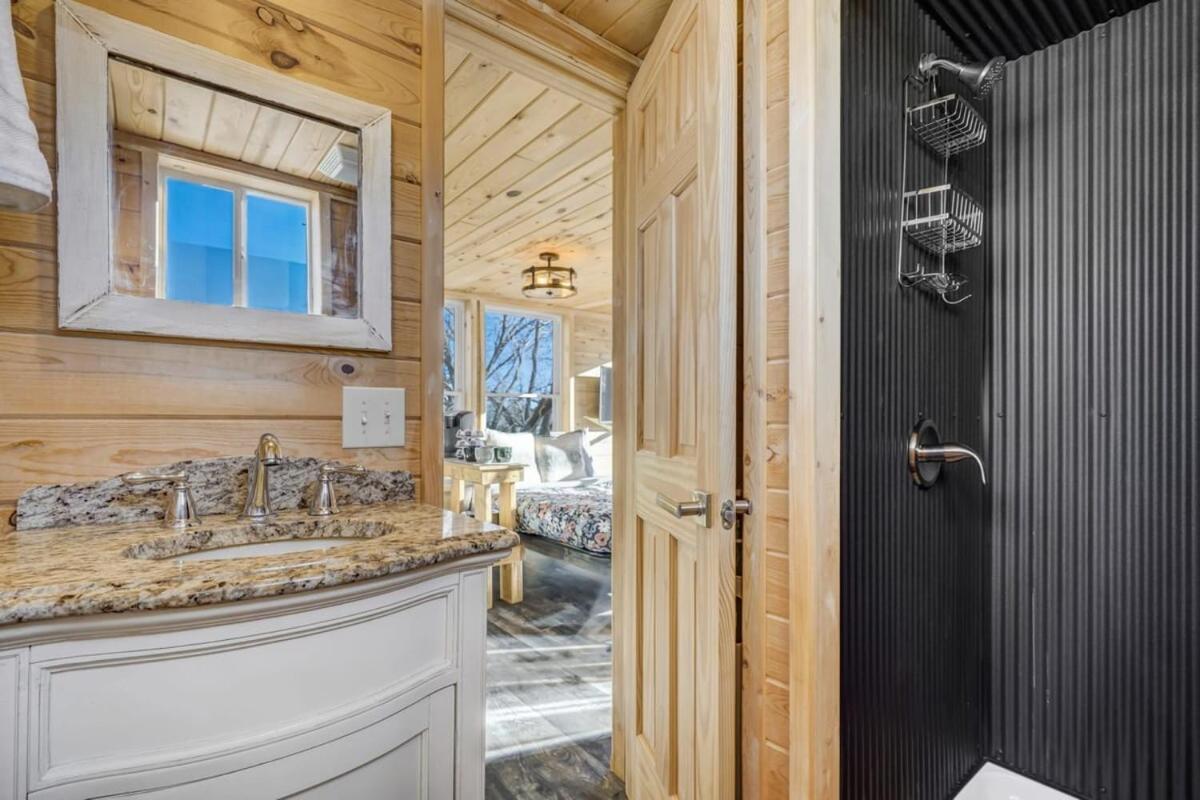 Red Rock Treehouse Unique In Old Colorado Holiday home *