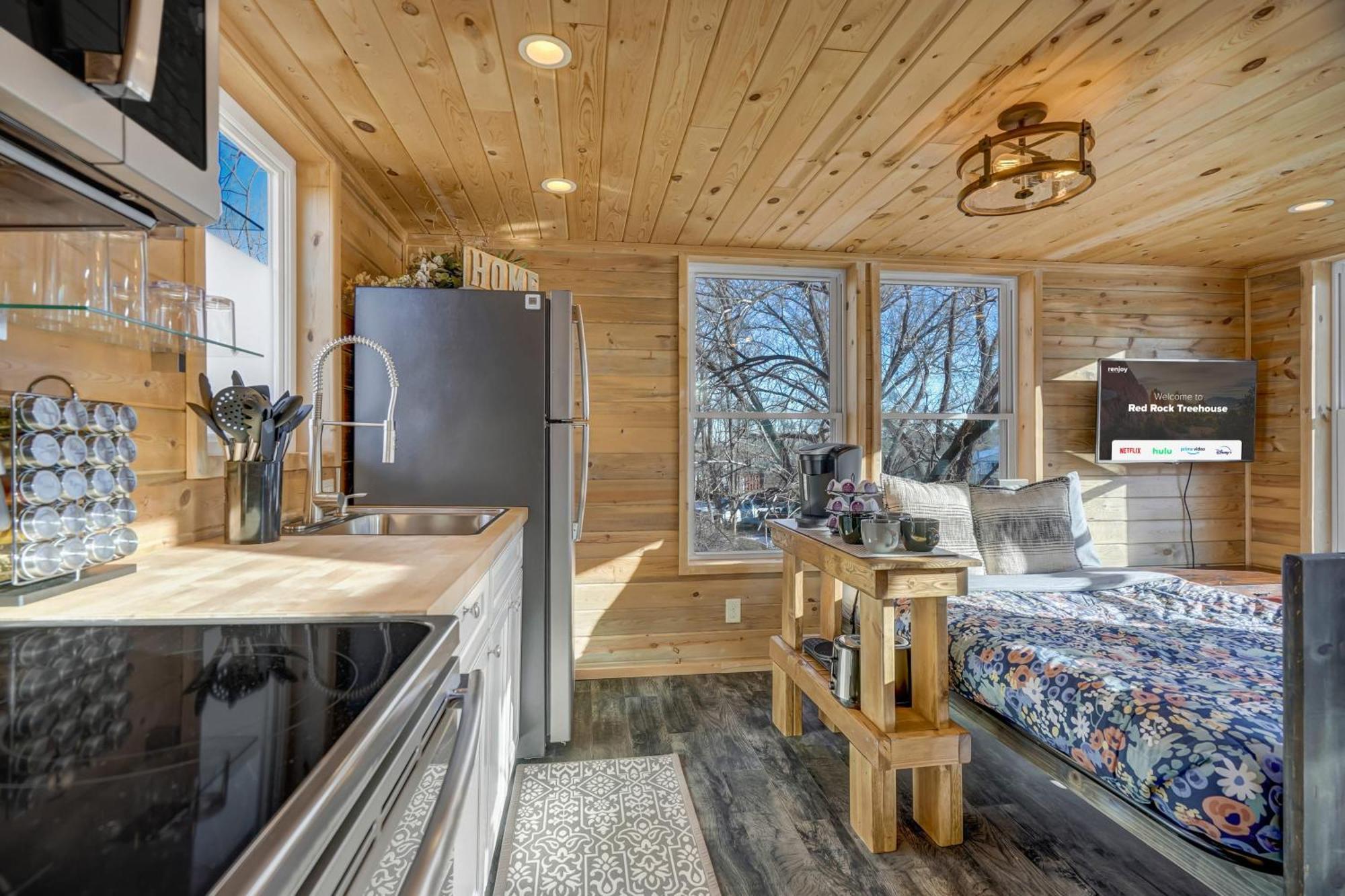 Holiday home Red Rock Treehouse Unique In Old Colorado *