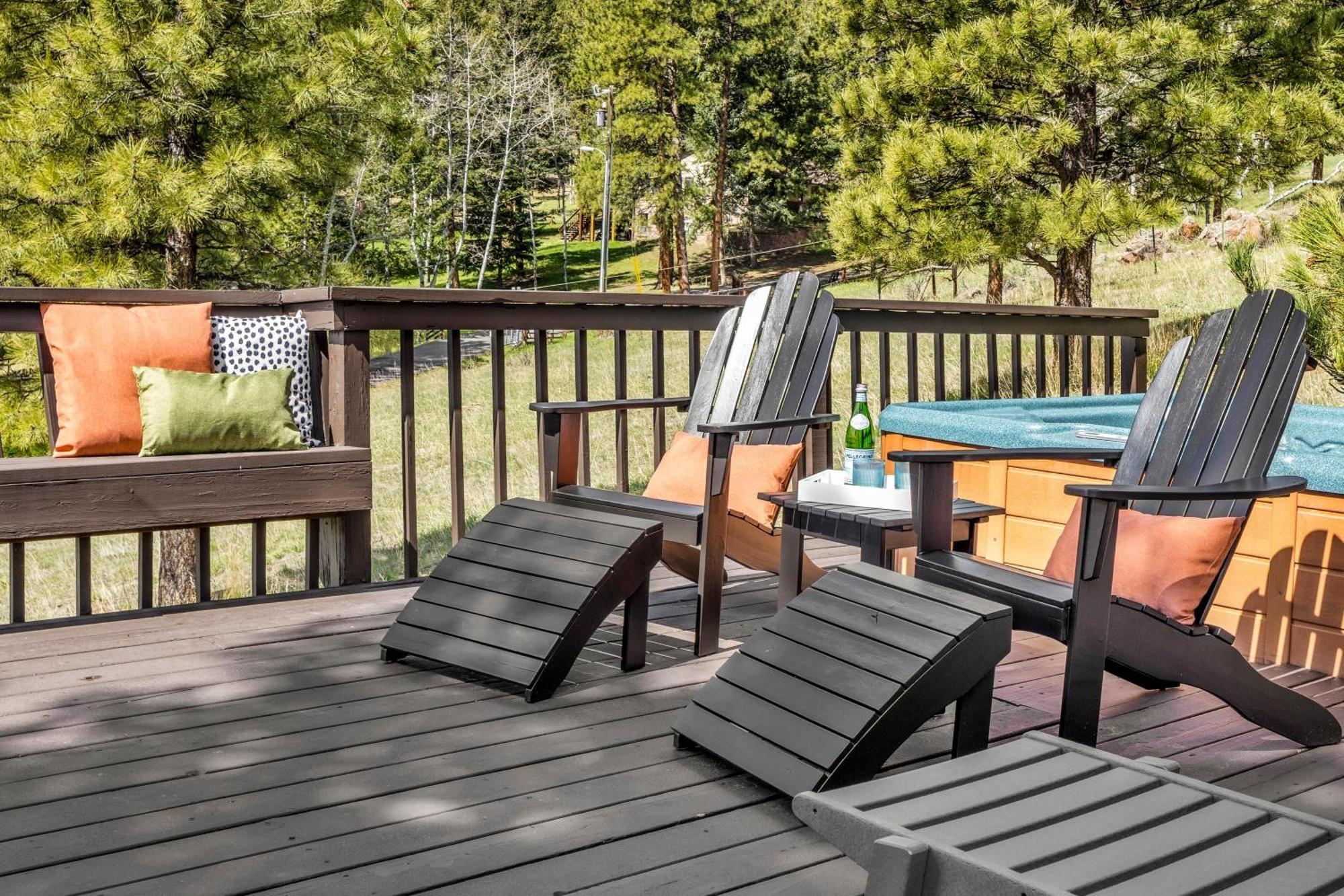 Hot Tub - Scenic Views - Spacious Deck - Game Holiday home