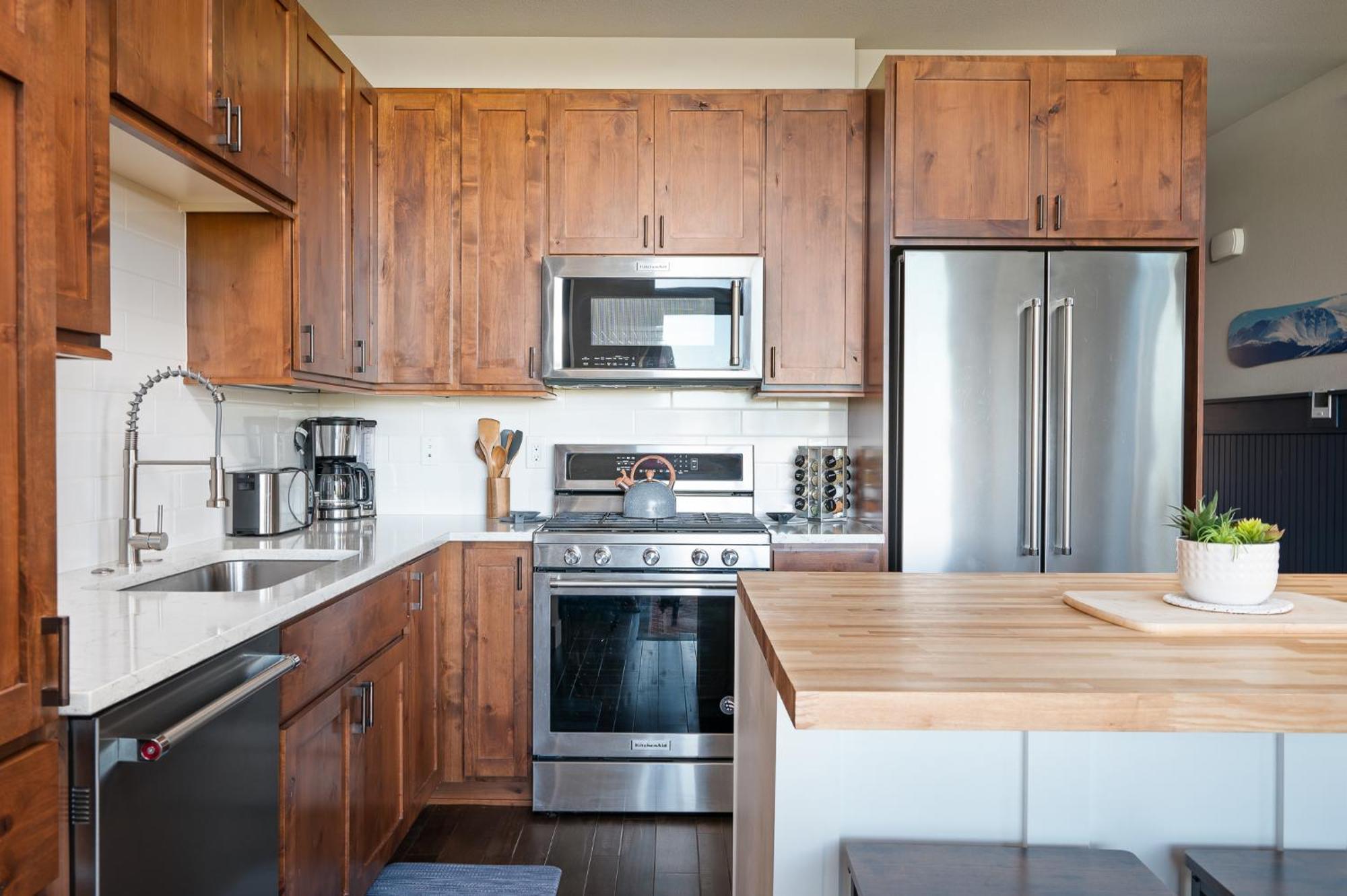 Holiday home New Luxury Mountain 17 Hot Tub & Great Views Price - 500 Dollars In Free Activities Daily Fraser