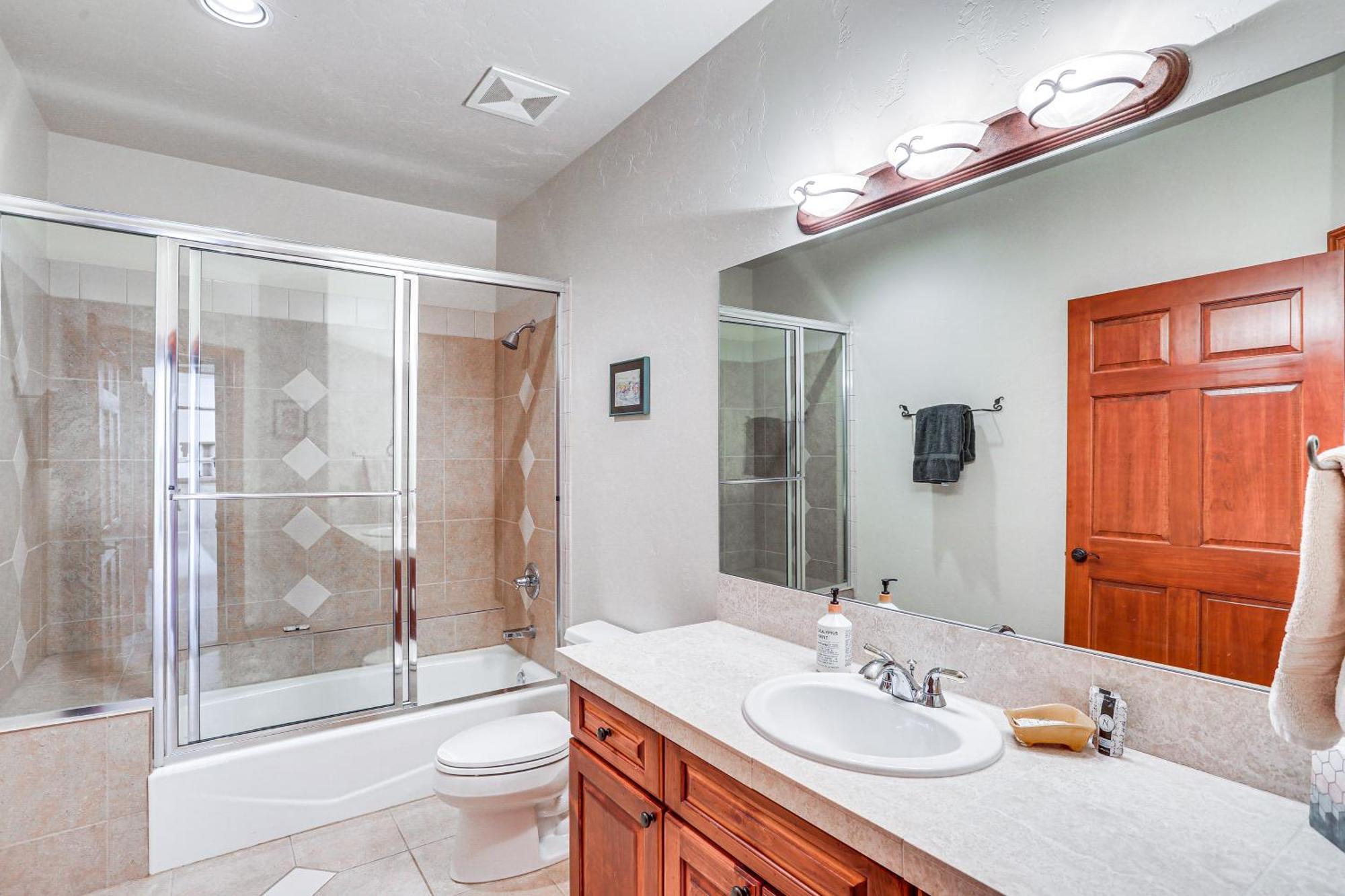 Expansive On Main Street With Views! Apartment Edwards