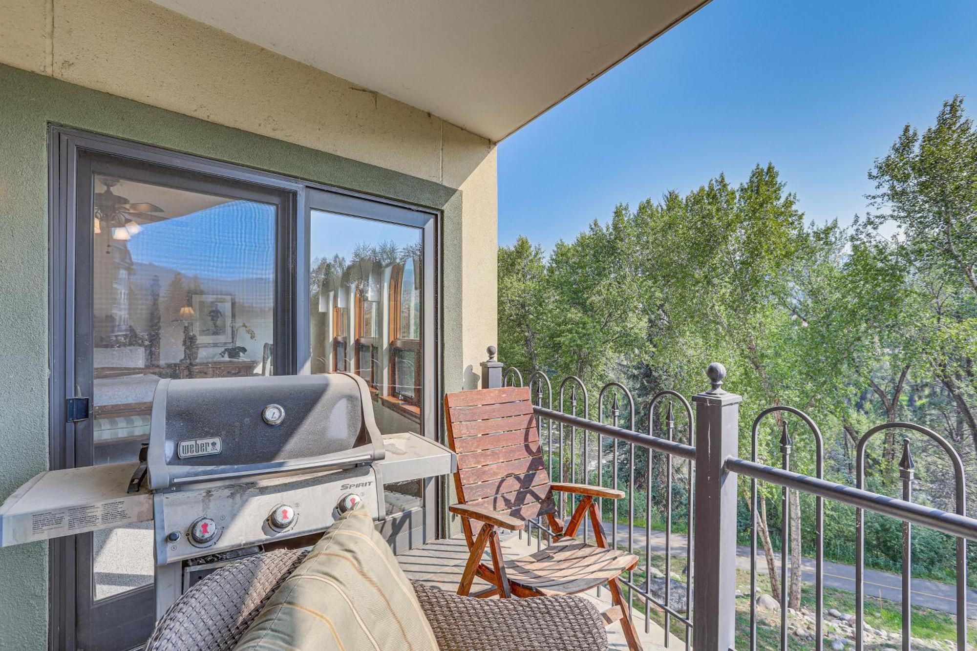 Expansive On Main Street With Views! *