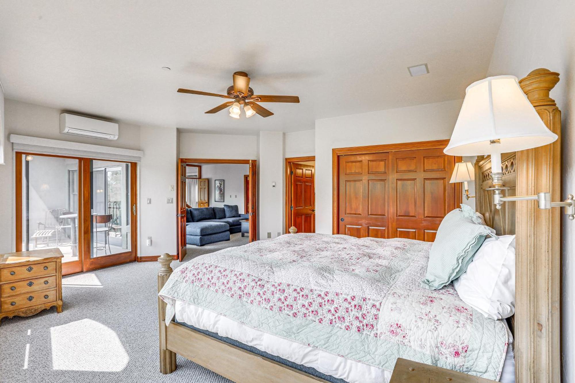 Expansive On Main Street With Views! Apartment