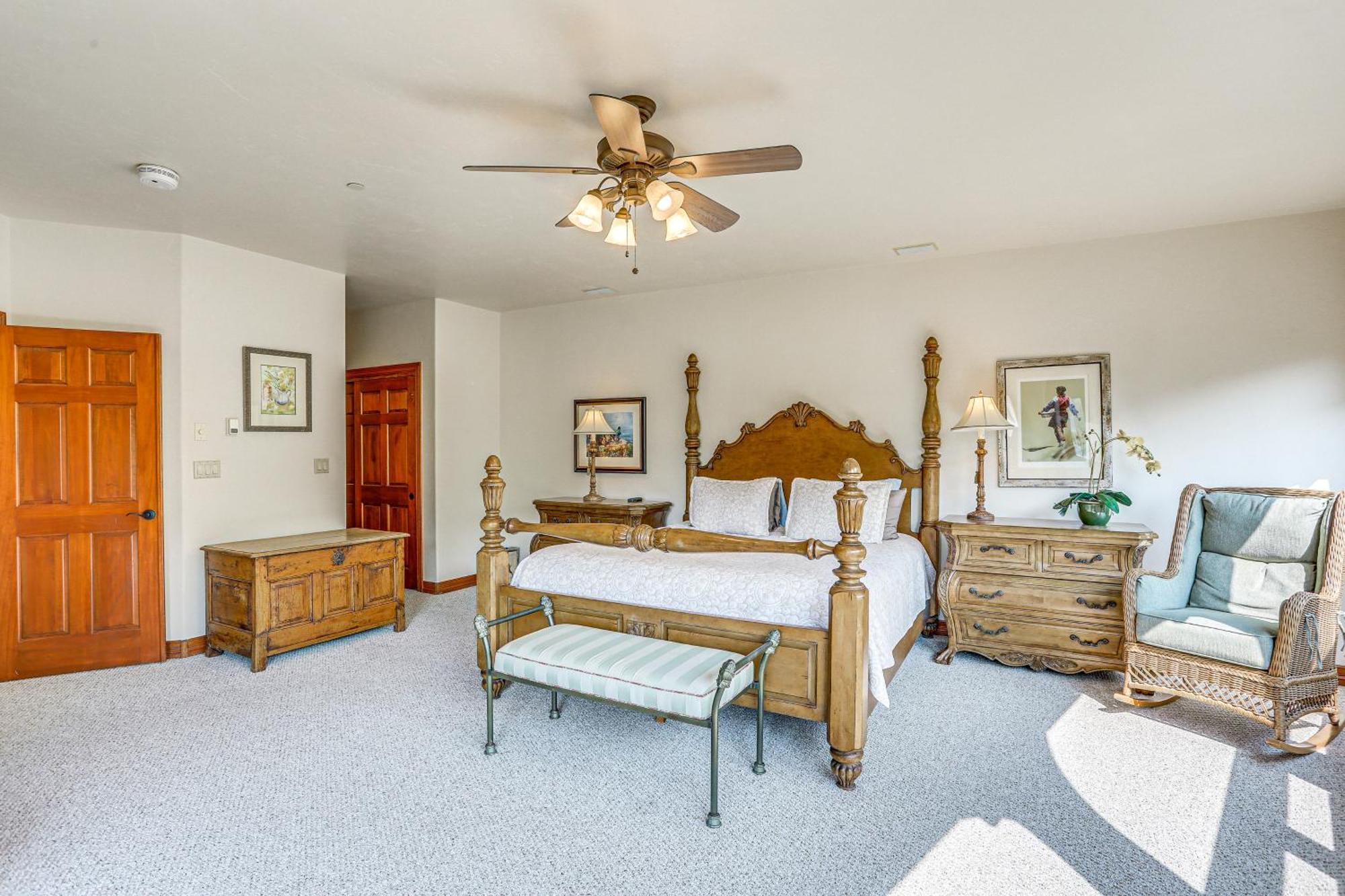 Expansive On Main Street With Views! Apartment Edwards