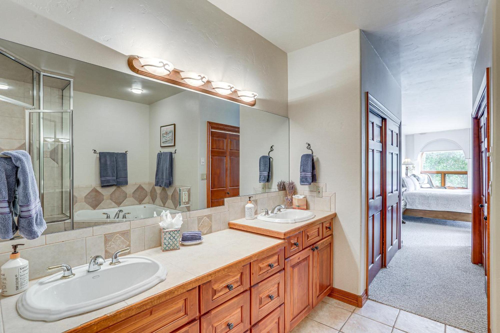 Apartment Expansive On Main Street With Views! Edwards