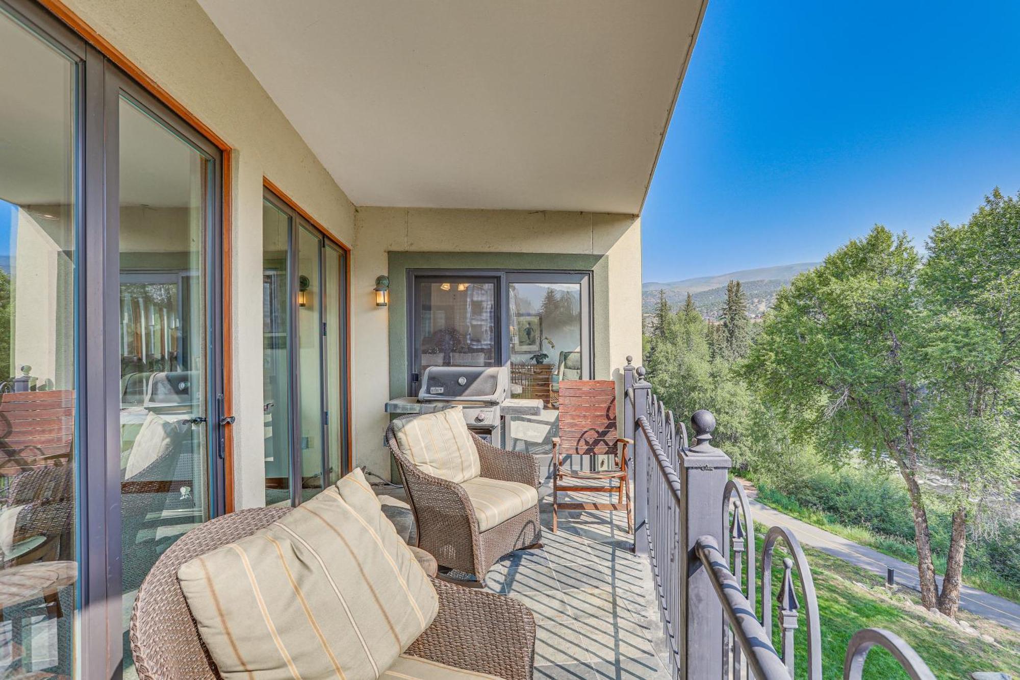 Apartment Expansive On Main Street With Views! Edwards