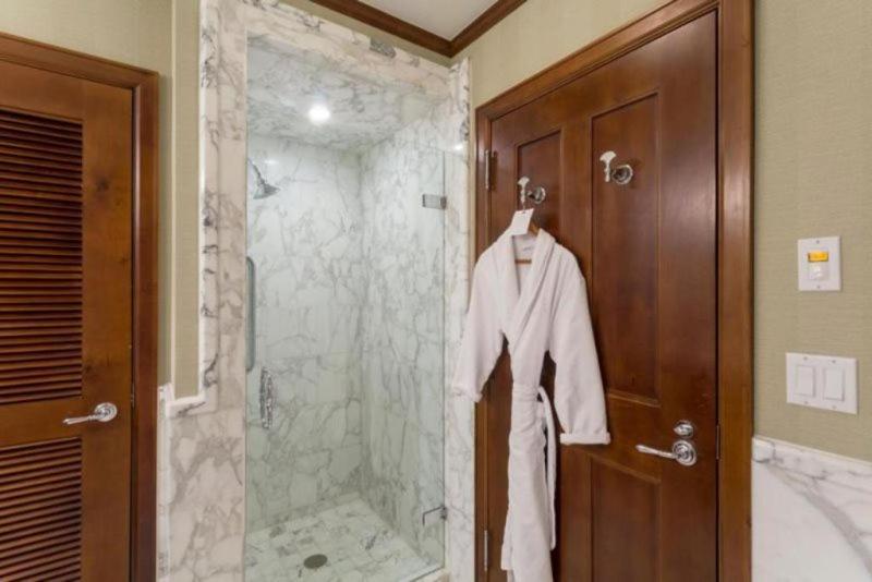 Apartment Ritz-carlton 3 Bedroom In, Out Includes Slopeside Heated Pools And Hot Tubs *