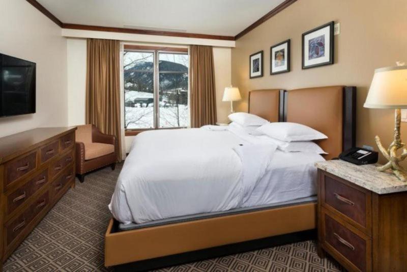 Ritz-carlton 3 Bedroom In, Out Includes Slopeside Heated Pools And Hot Tubs Aspen
