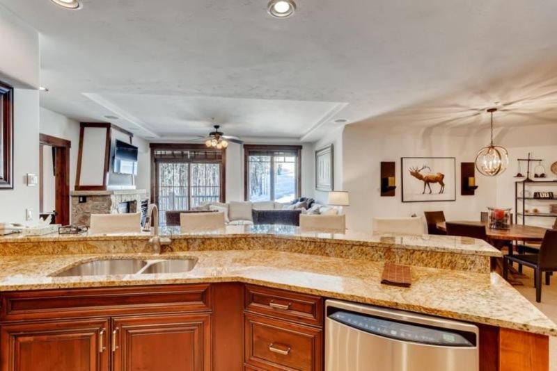 Crystal Peak 3 Bedroom In, Out Slopeside At The Base Of Peak 7 Breckenridge