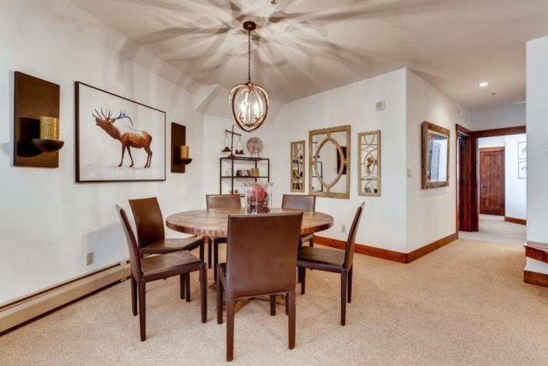 Crystal Peak 3 Bedroom In, Out Slopeside At The Base Of Peak 7 *