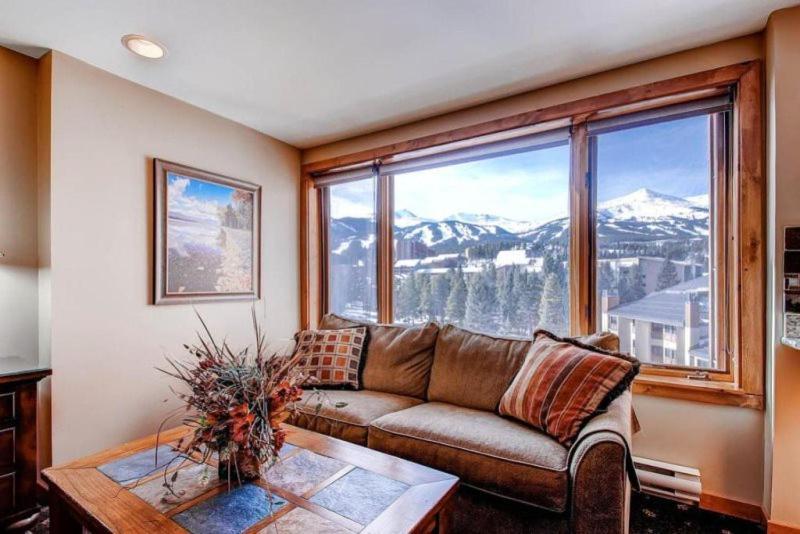 Apartment Alpine Retreat: Ski-in/ski-out Downtown