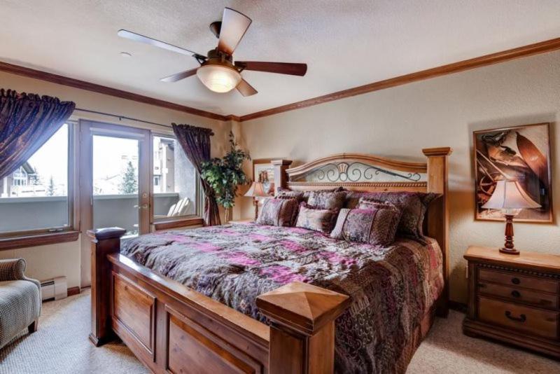 Apartment Ski-in Ski-out Alpine Condo: Amenities & Wellness