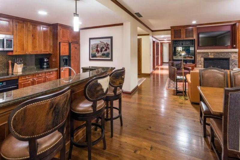 Ritz-carlton: Ski-in/ski-out Luxury Apartment