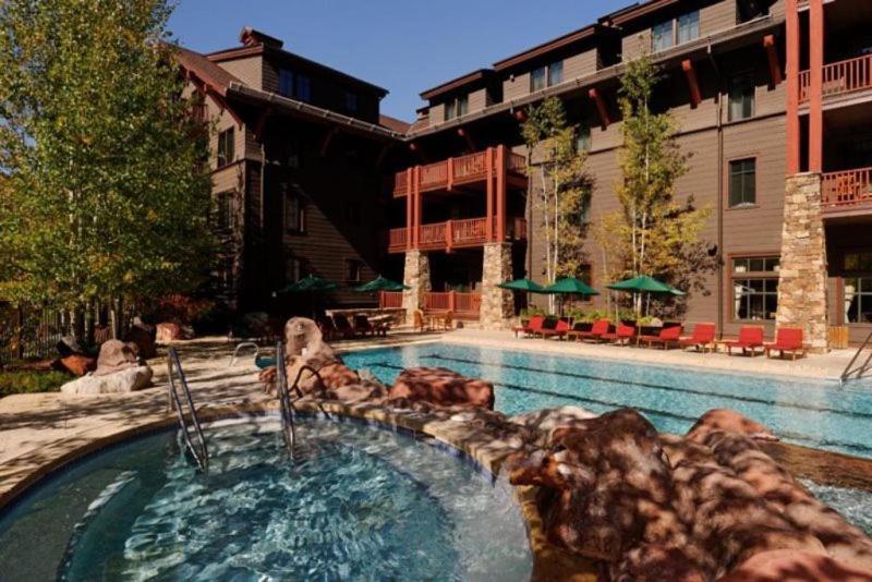 Ritz-carlton: Ski-in/ski-out Luxury * Aspen