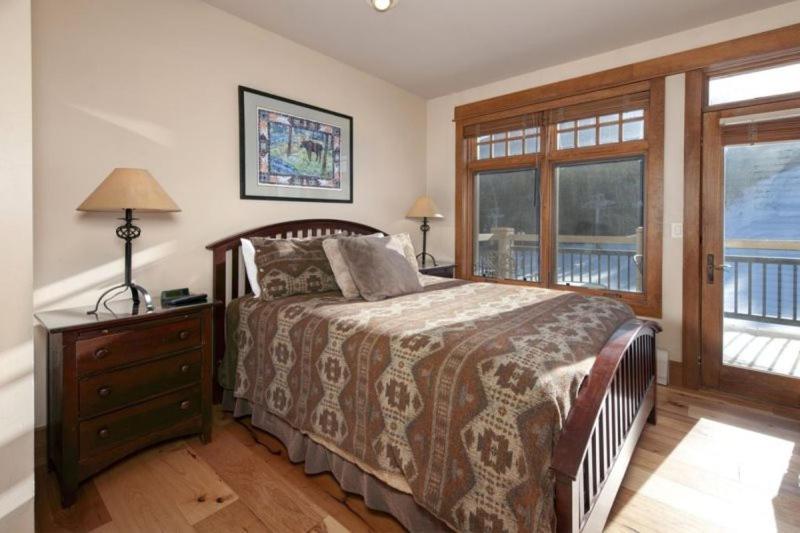 Apartment Premier 2 Bedroom In, Out Lone Eagle With The Access To Skiing In *