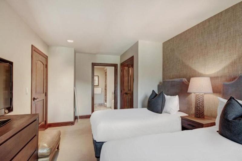 Ritz Carlton 2 Bed *