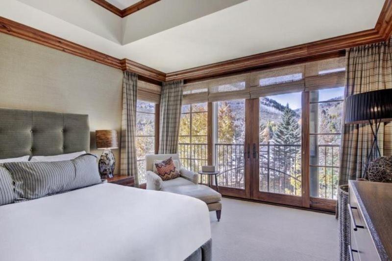Ritz Carlton 2 Bed Apartment *