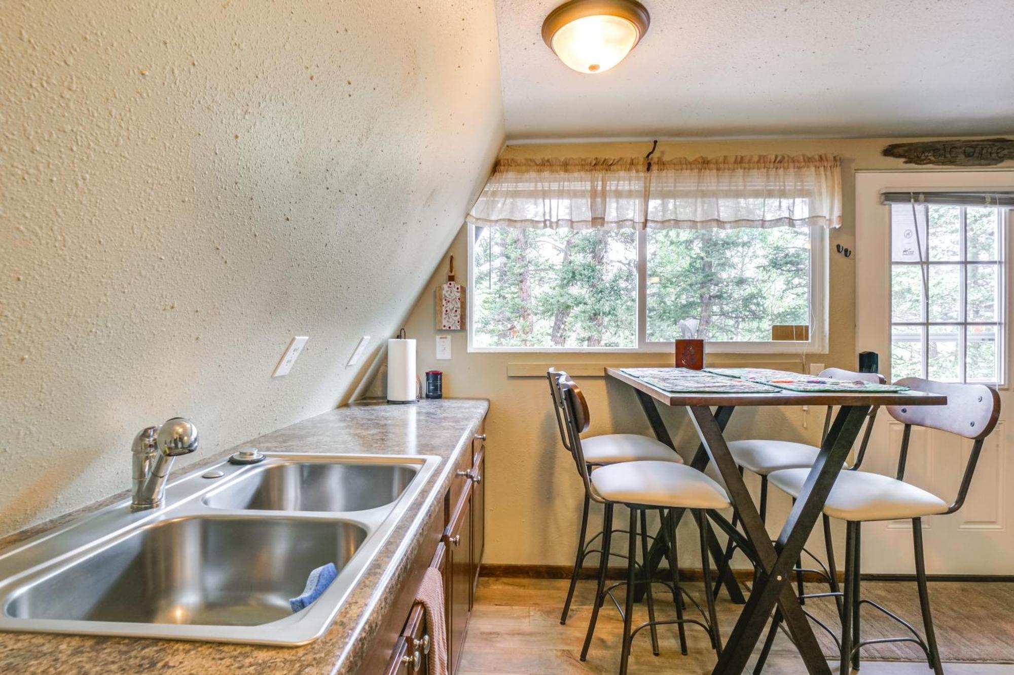Casa de férias Sunny Muddy Moose Cabin With Fire Pit And Mtn Views!