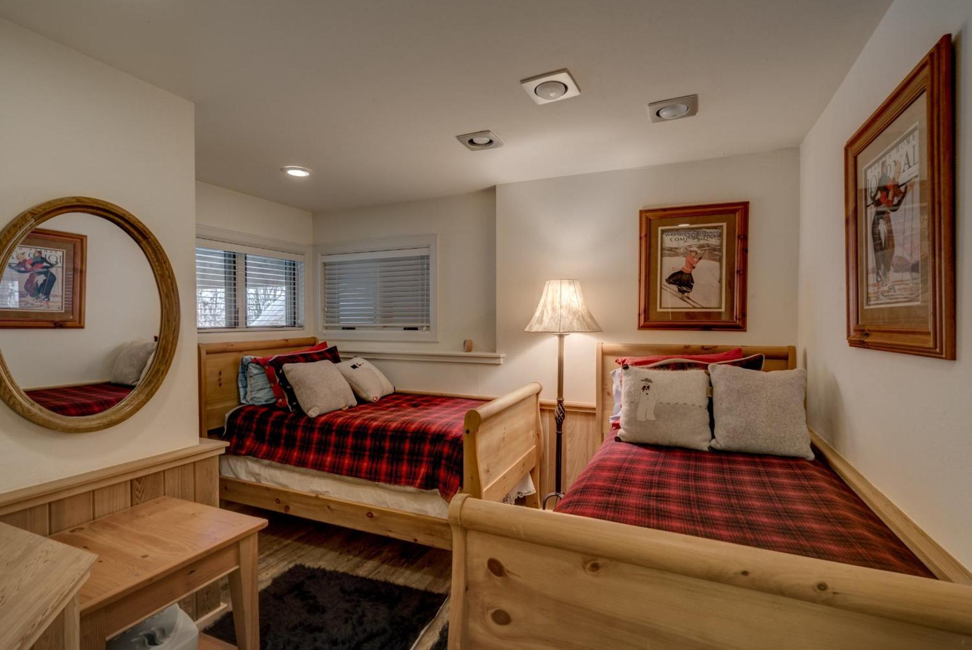 Private Hot Tub With Mountain Views, Pet Friendly, Quick Walk To Area Base Holiday home Steamboat Springs