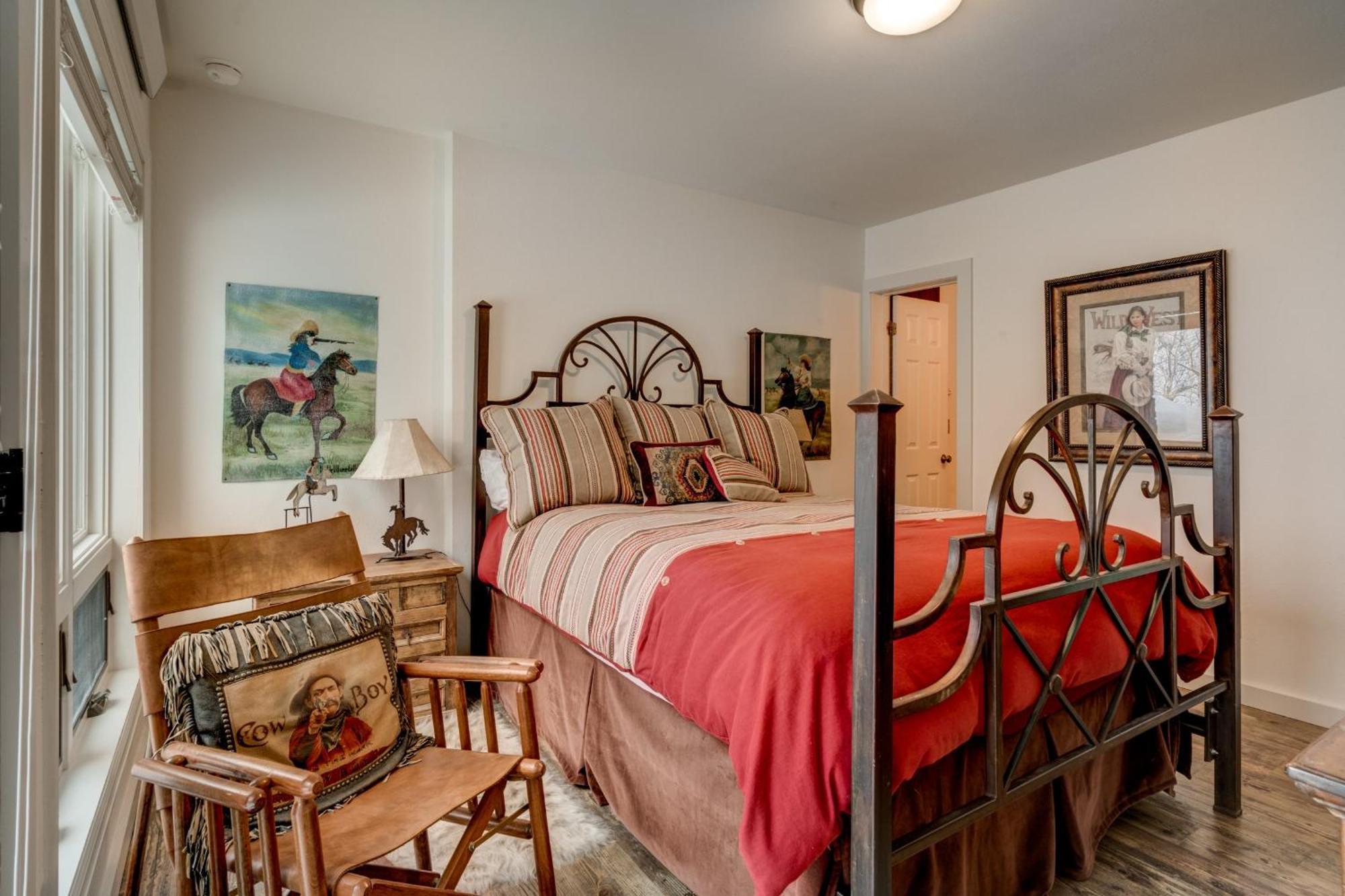 Private Hot Tub With Mountain Views, Pet Friendly, Quick Walk To Area Base Steamboat Springs