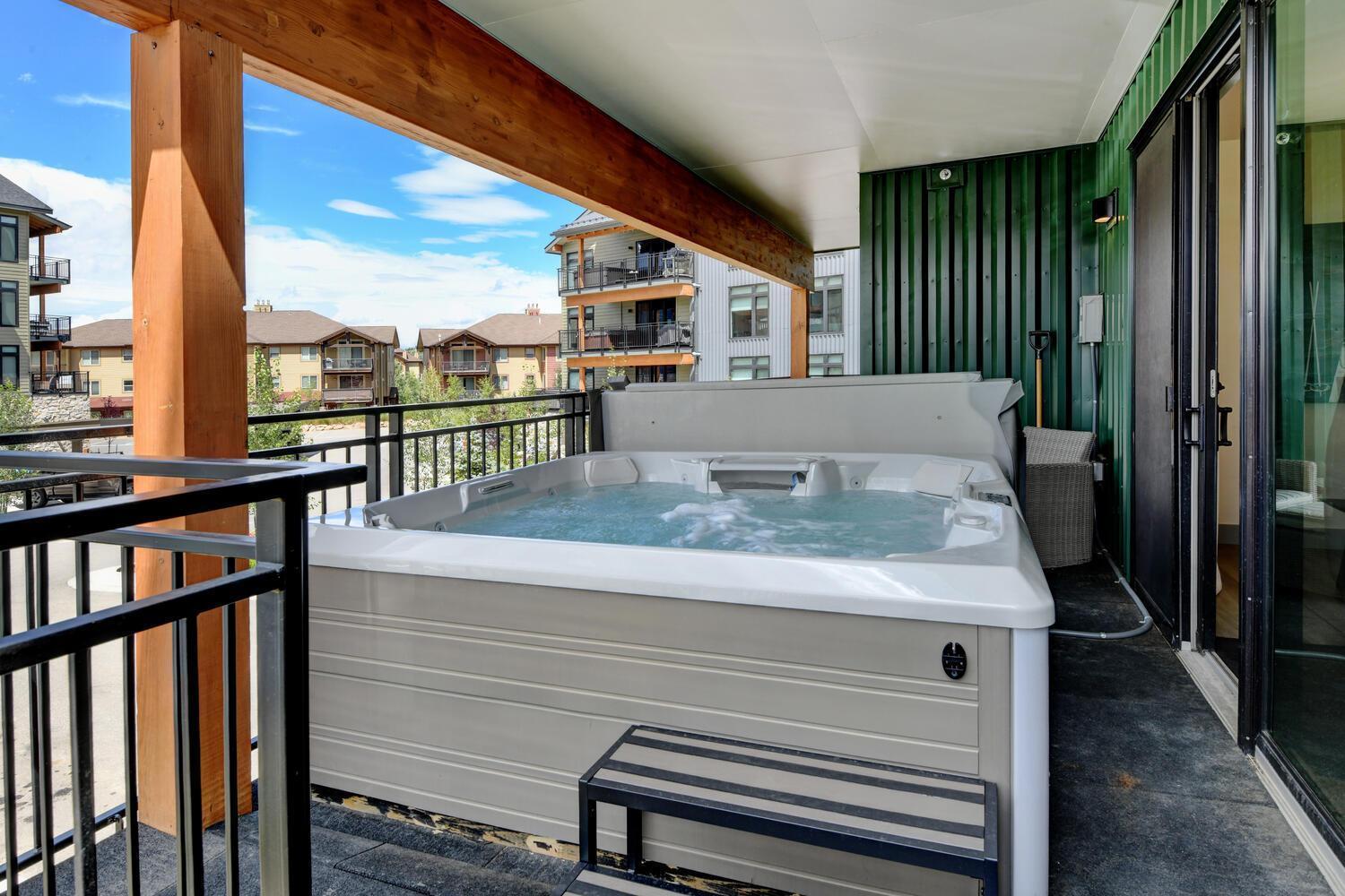 Luxury 2208: Hot Tub, Ac & Views With Activity Perks Holiday home
