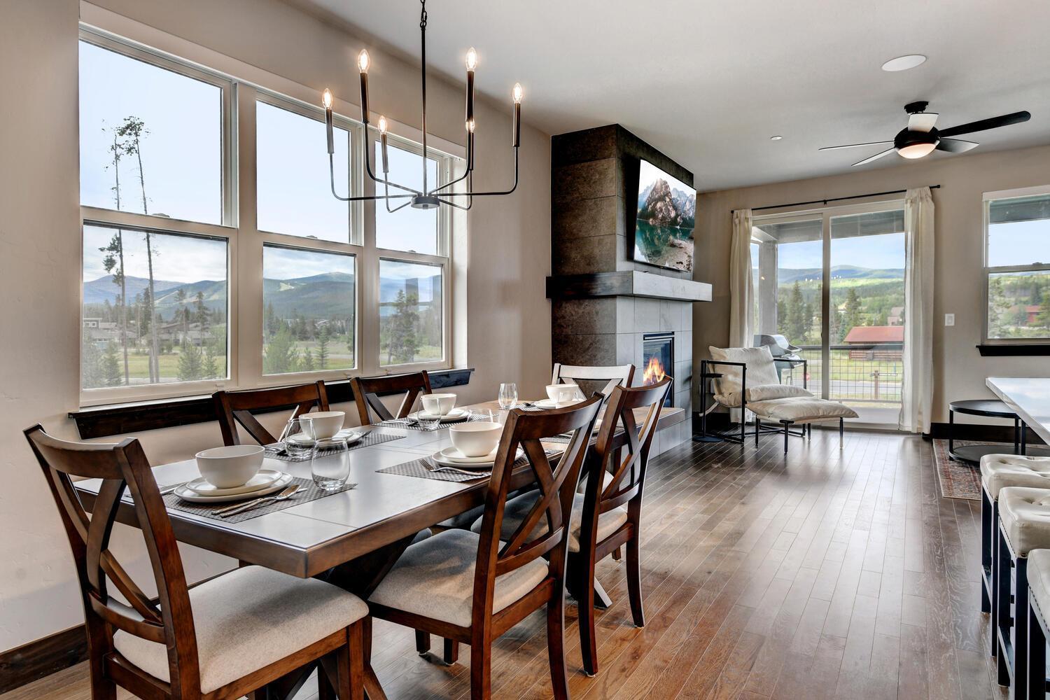 Holiday home New Luxury 57 Great Views Hot Tub Price 500 Dollars In Free Activities Daily Fraser