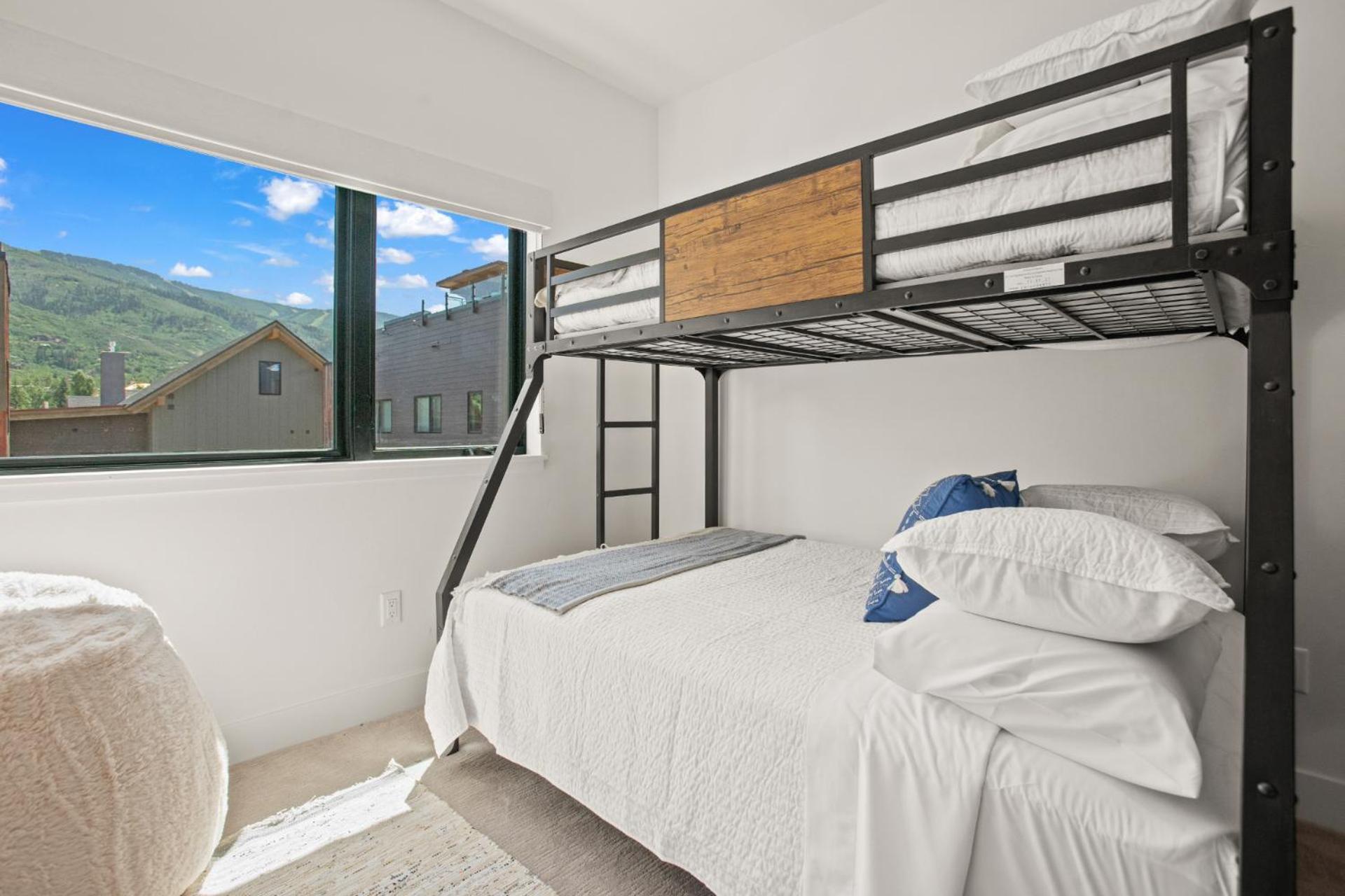 Urban Luxury At Competitive Rates - Rooftop Patio With Hot Tub - Perfect For 2 Families * Steamboat Springs