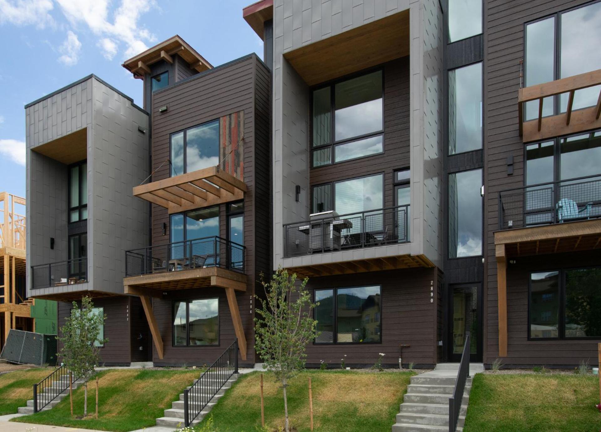 Urban Luxury At Competitive Rates - Rooftop Patio With Hot Tub - Perfect For 2 Families *