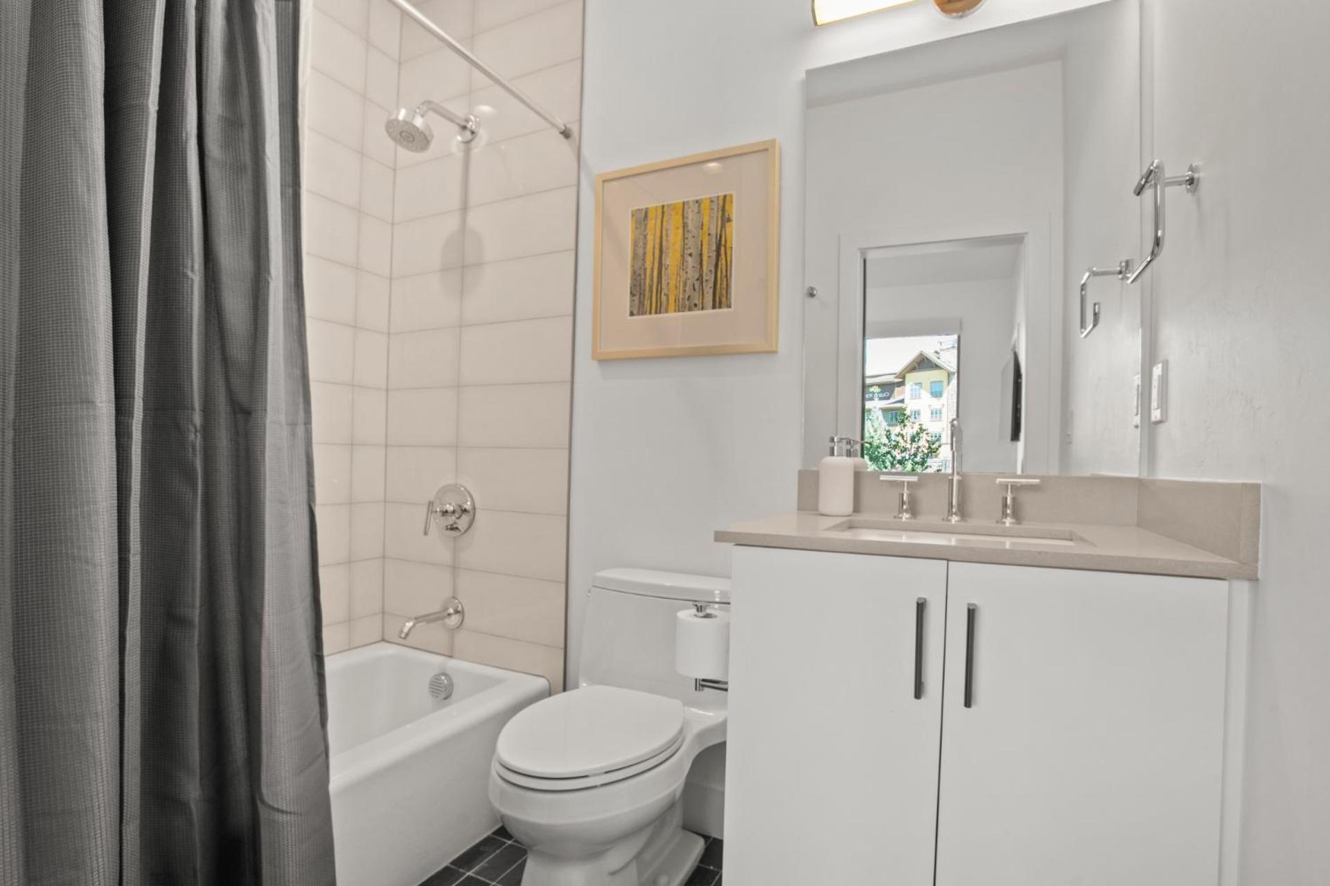 Holiday home Urban Luxury At Competitive Rates - Rooftop Patio With Hot Tub - Perfect For 2 Families