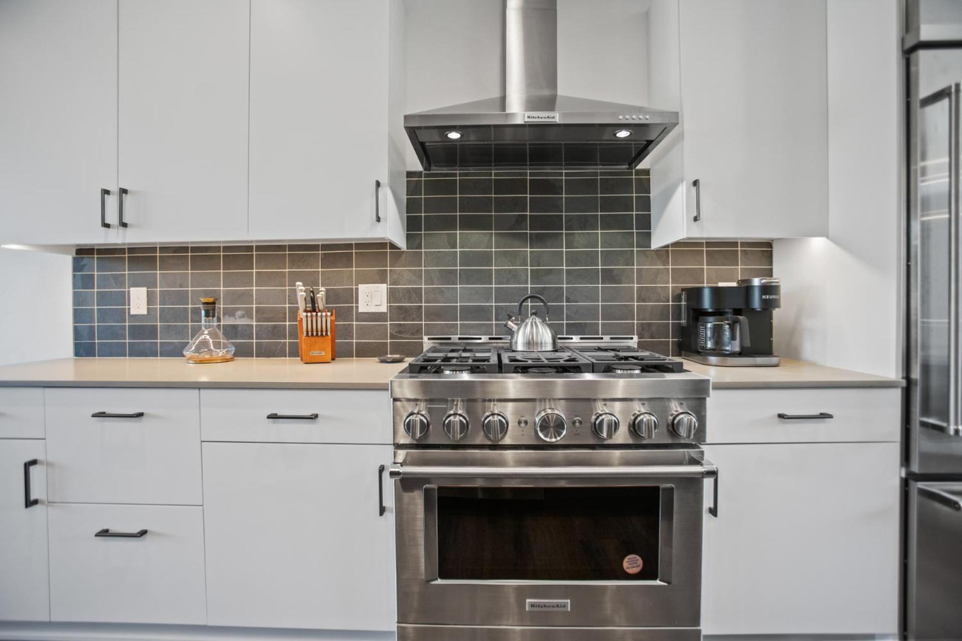 Urban Luxury At Competitive Rates - Rooftop Patio With Hot Tub - Perfect For 2 Families