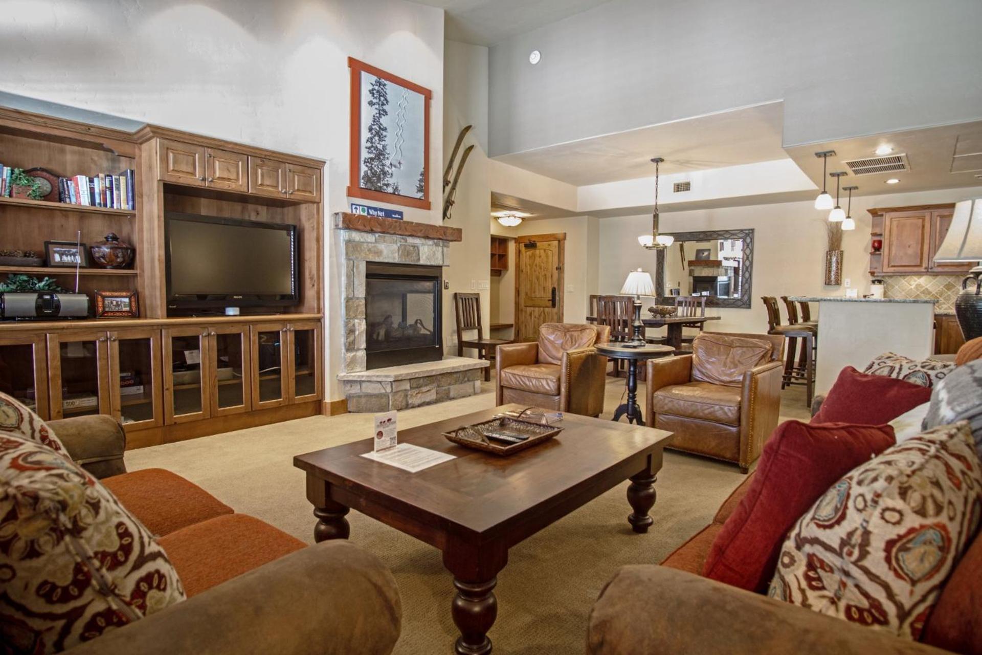 Outdoor Pool And Hot Tub, Air Conditioning, Covered Deck With Gas Grill, Penthouse Level Steamboat Springs