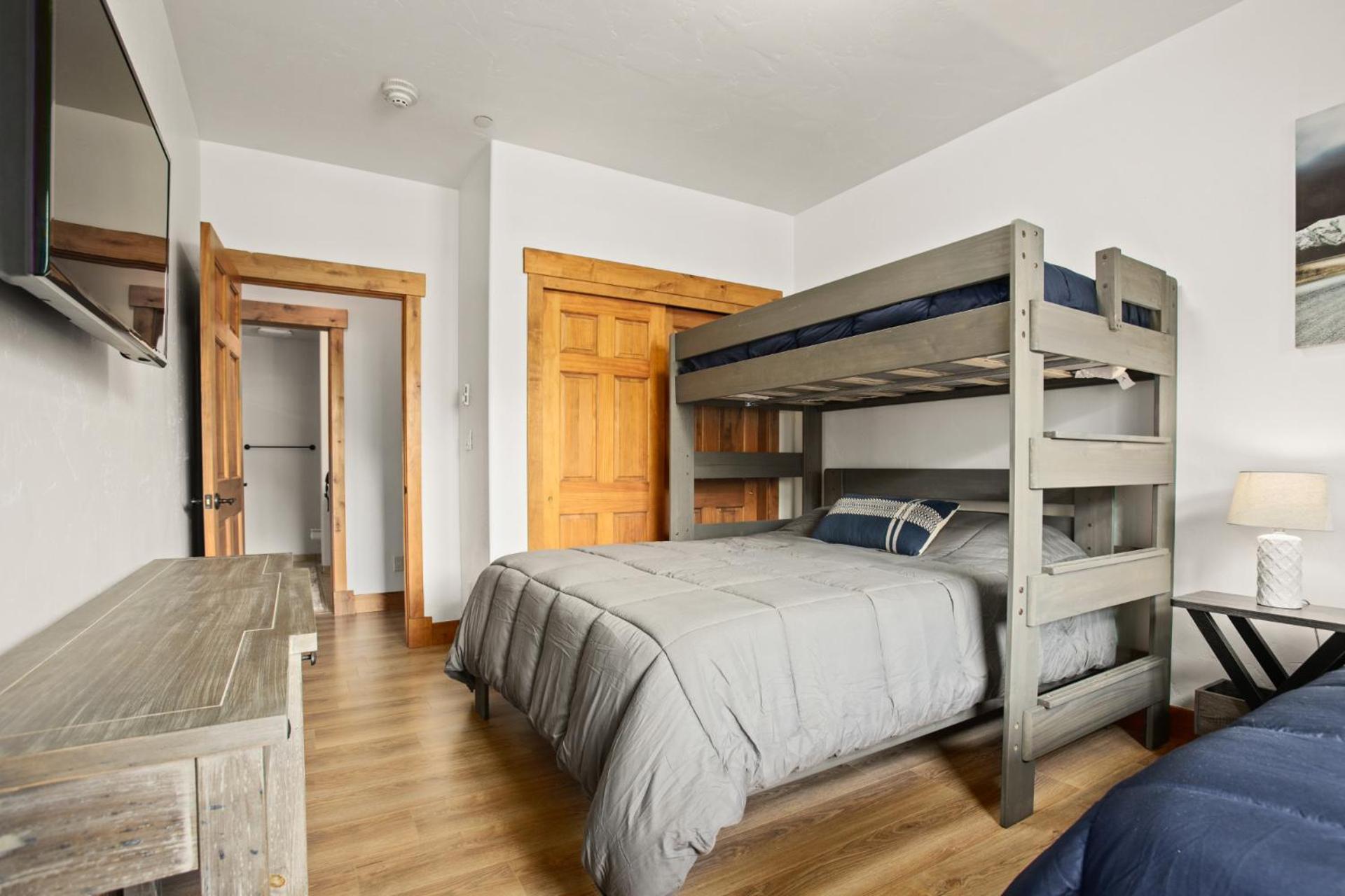 Holiday home 4 Pools And 10 Hot Tubs, Renovated Penthouse Condo, Season Private Shuttle