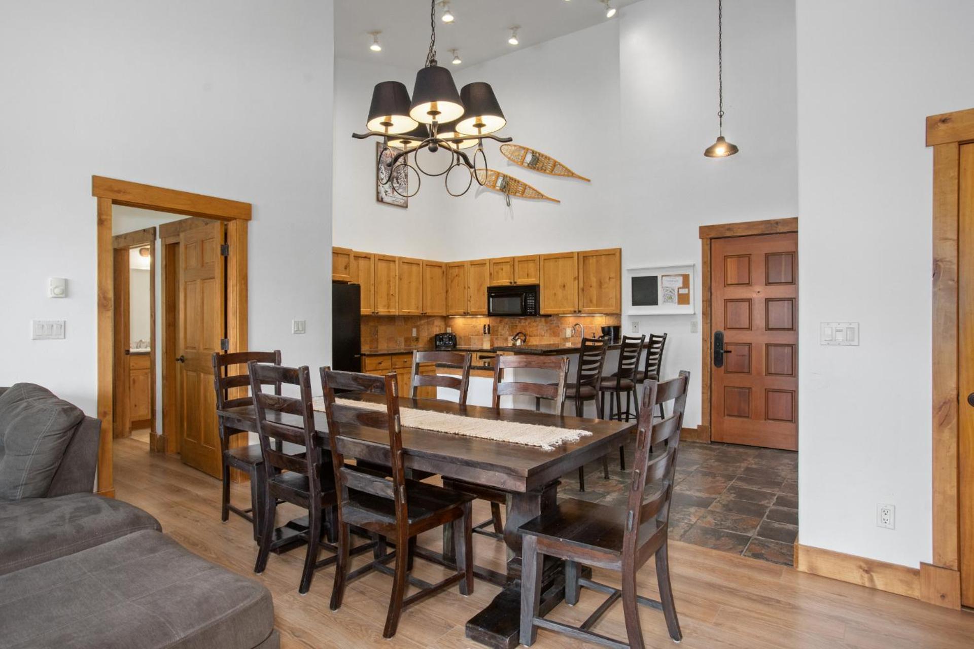 4 Pools And 10 Hot Tubs, Renovated Penthouse Condo, Season Private Shuttle