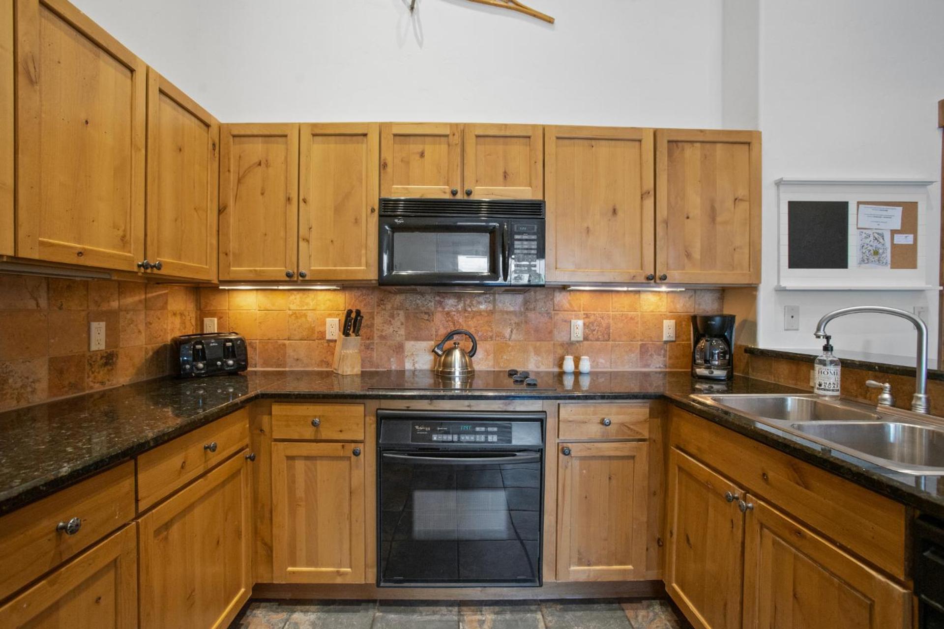 4 Pools And 10 Hot Tubs, Renovated Penthouse Condo, Season Private Shuttle Steamboat Springs