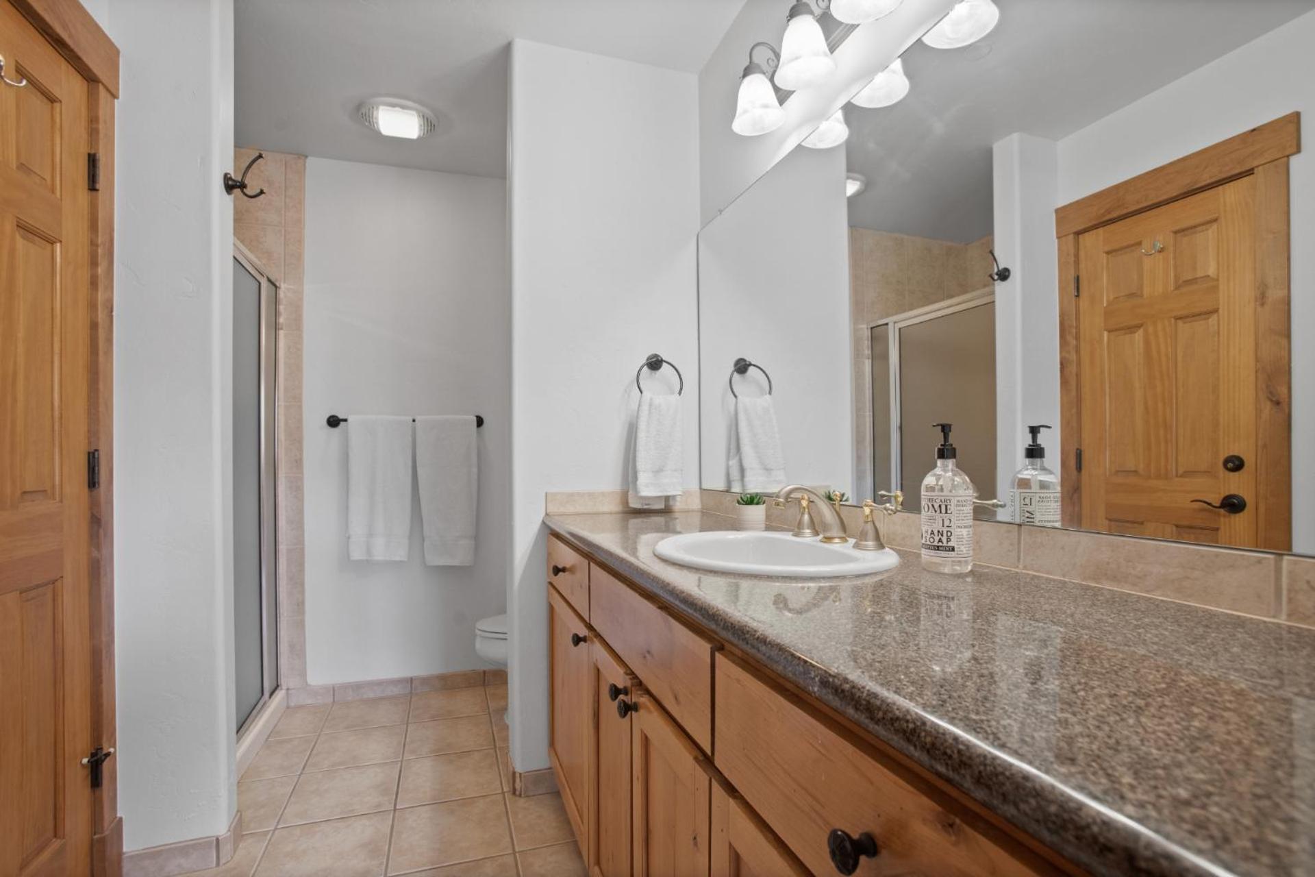 4 Pools And 10 Hot Tubs, Renovated Penthouse Condo, Season Private Shuttle Holiday home