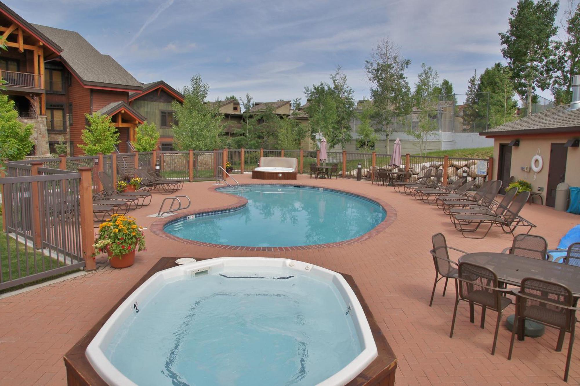 Outdoor Pools And Hot Tubs, Air Conditioning, Washer & Dryer In Unit, Mountain Views Holiday home