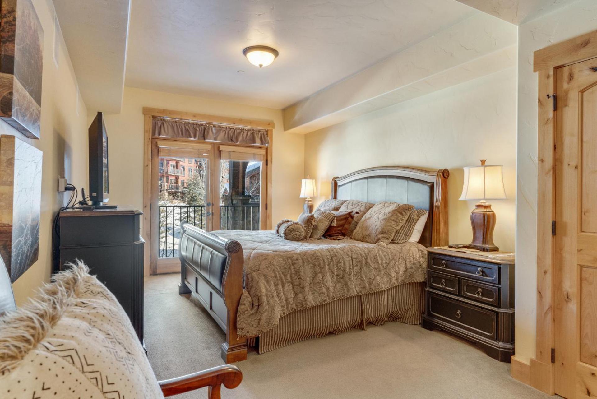 Outdoor Pools And Hot Tubs, Air Conditioning, Washer & Dryer In Unit, Mountain Views Holiday home