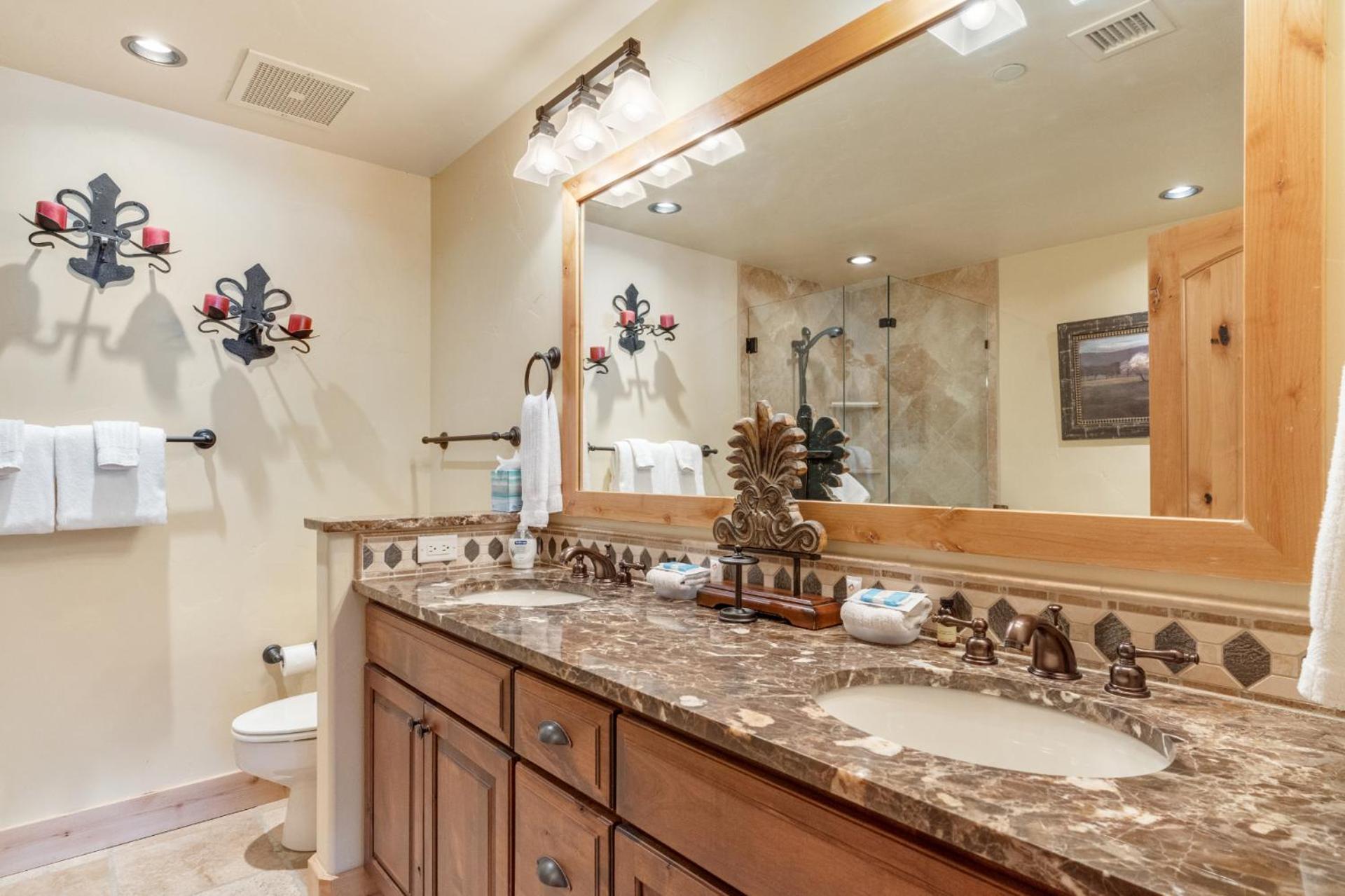 Holiday home Outdoor Pools And Hot Tubs, Air Conditioning, Washer & Dryer In Unit, Mountain Views