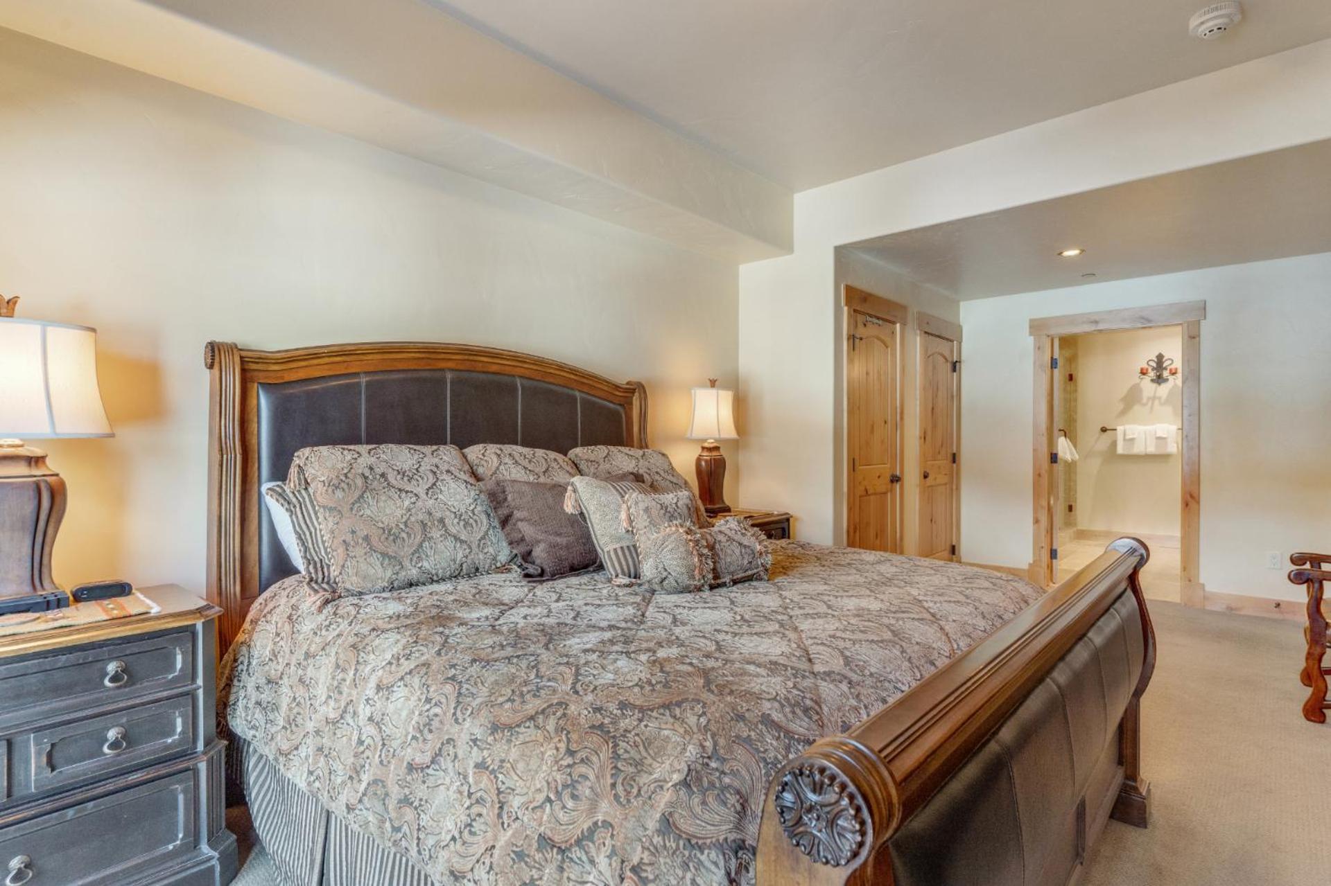 Outdoor Pools And Hot Tubs, Air Conditioning, Washer & Dryer In Unit, Mountain Views Holiday home *