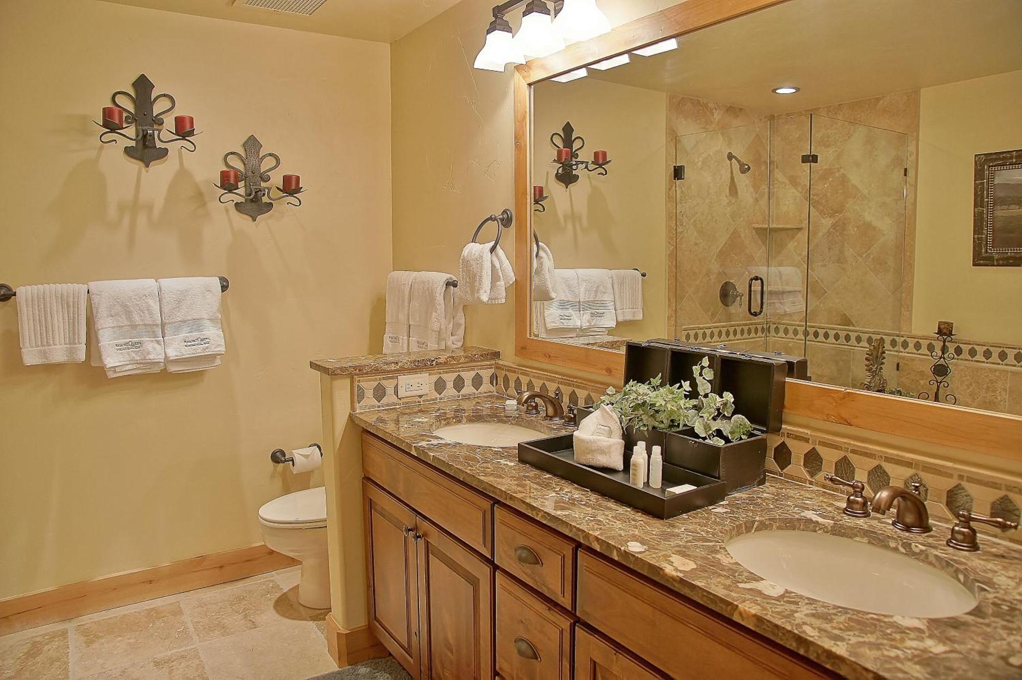 Holiday home Outdoor Pools And Hot Tubs, Air Conditioning, Washer & Dryer In Unit, Mountain Views *